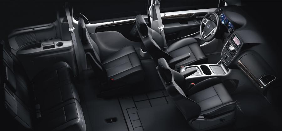  Lancia Voyager 2011 года  (фото 3 из 66)
